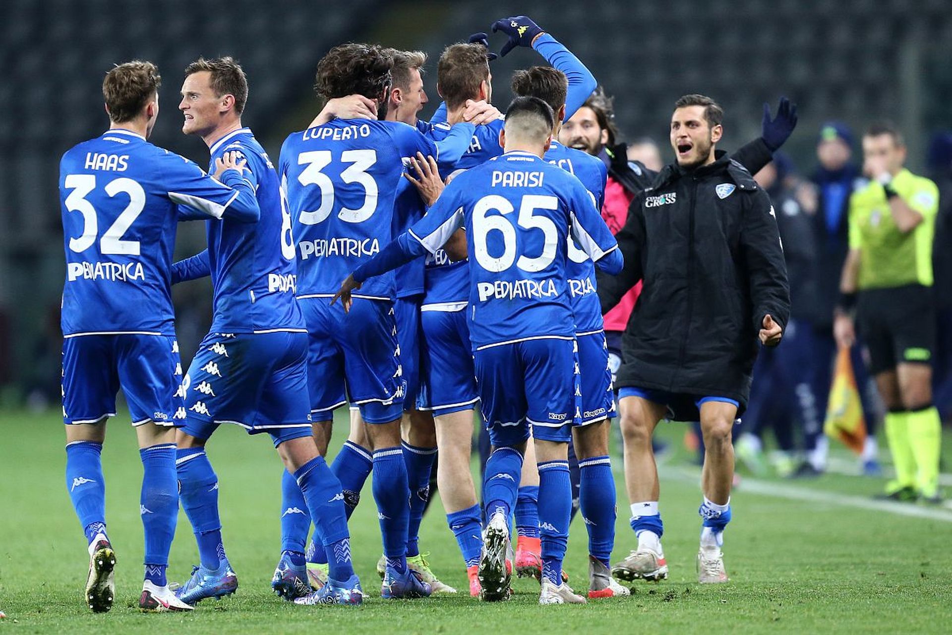 仅吸引了球 仅吸引了球